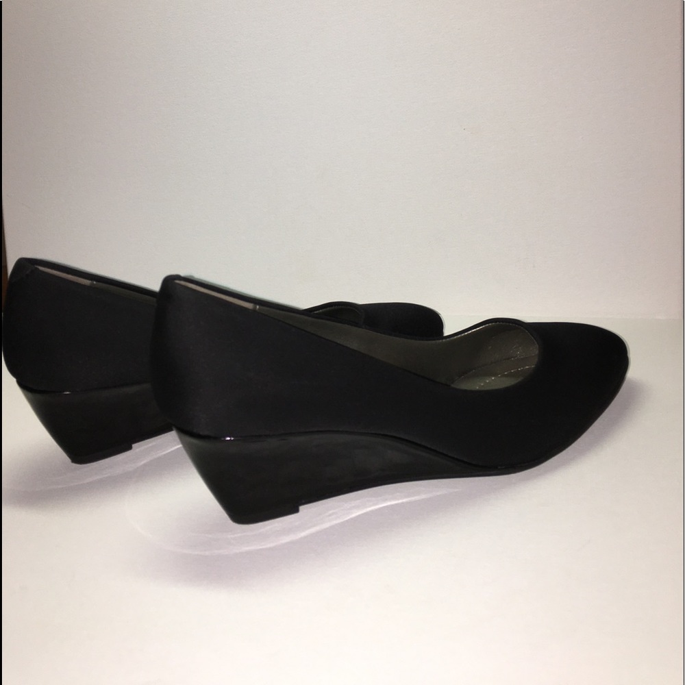 Bandolino Black Wedge Heels